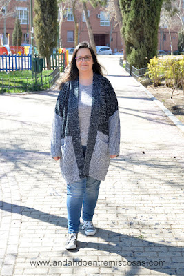 Chaqueta de punto en negro y gris