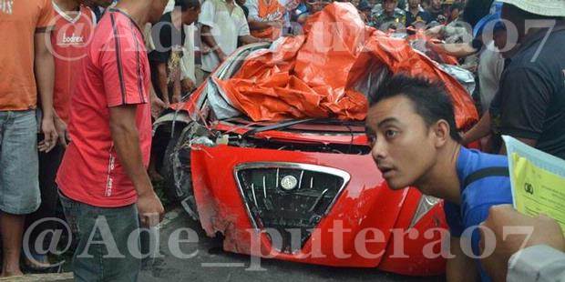 foto Mobil Listrik Tucuxi Dahlan Sesudah Menabrak Tebing