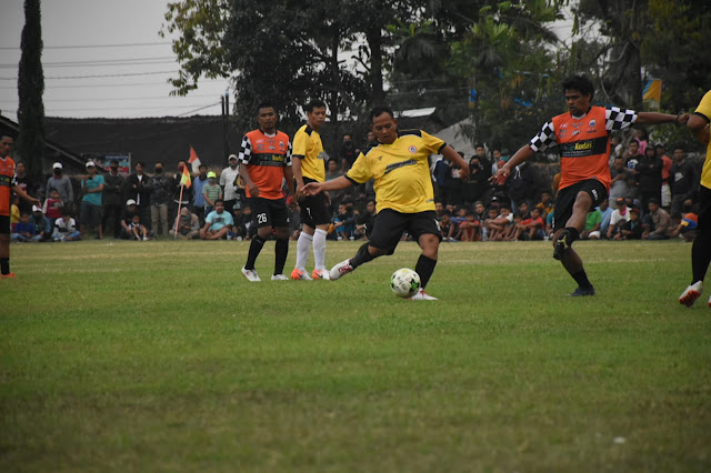 Kodim Karanganyar - Bintang Persija Glory 2001 Meriahkan Laga Amal Perkenalan Pengurus Askab PSSI Karanganyar