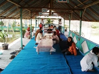 Warung Apung Rowo Jombor Klaten