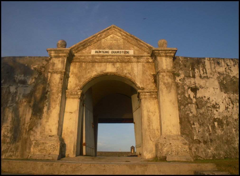 8 Benteng  Benteng  Peninggalan di  Indonesia  Ruana Sagita