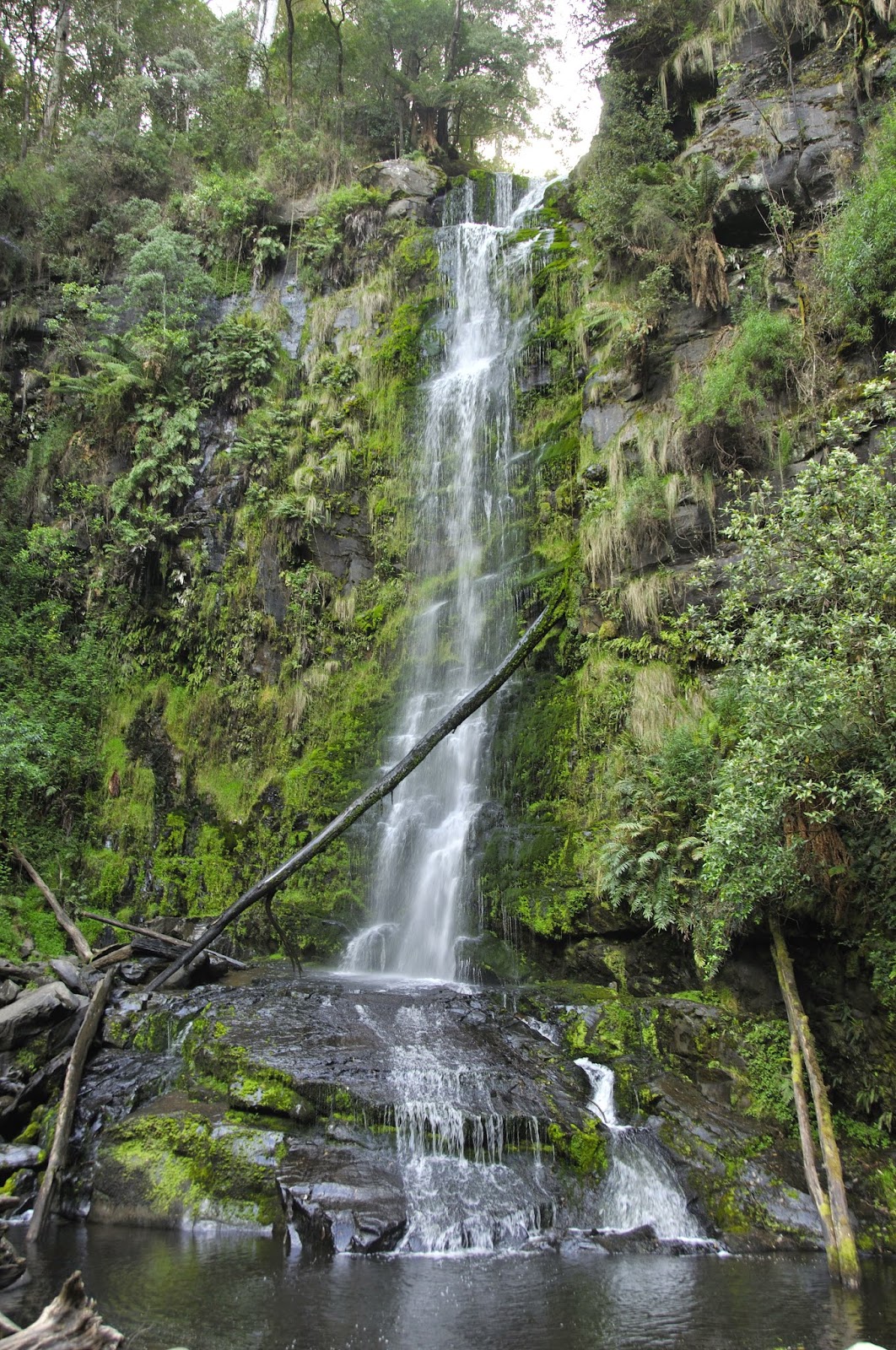 http://www.cuchikoo.com/2014/12/the-secrets-of-erskine-falls.html