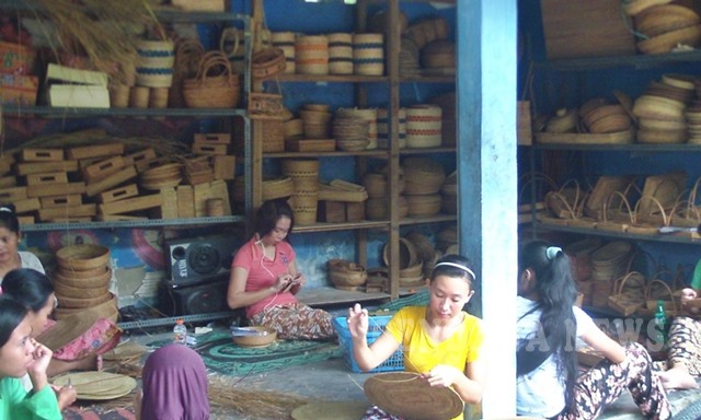  Kerajinan  Ketak  Desa Beleke  Lombok Tengah Diekspor Sampai 