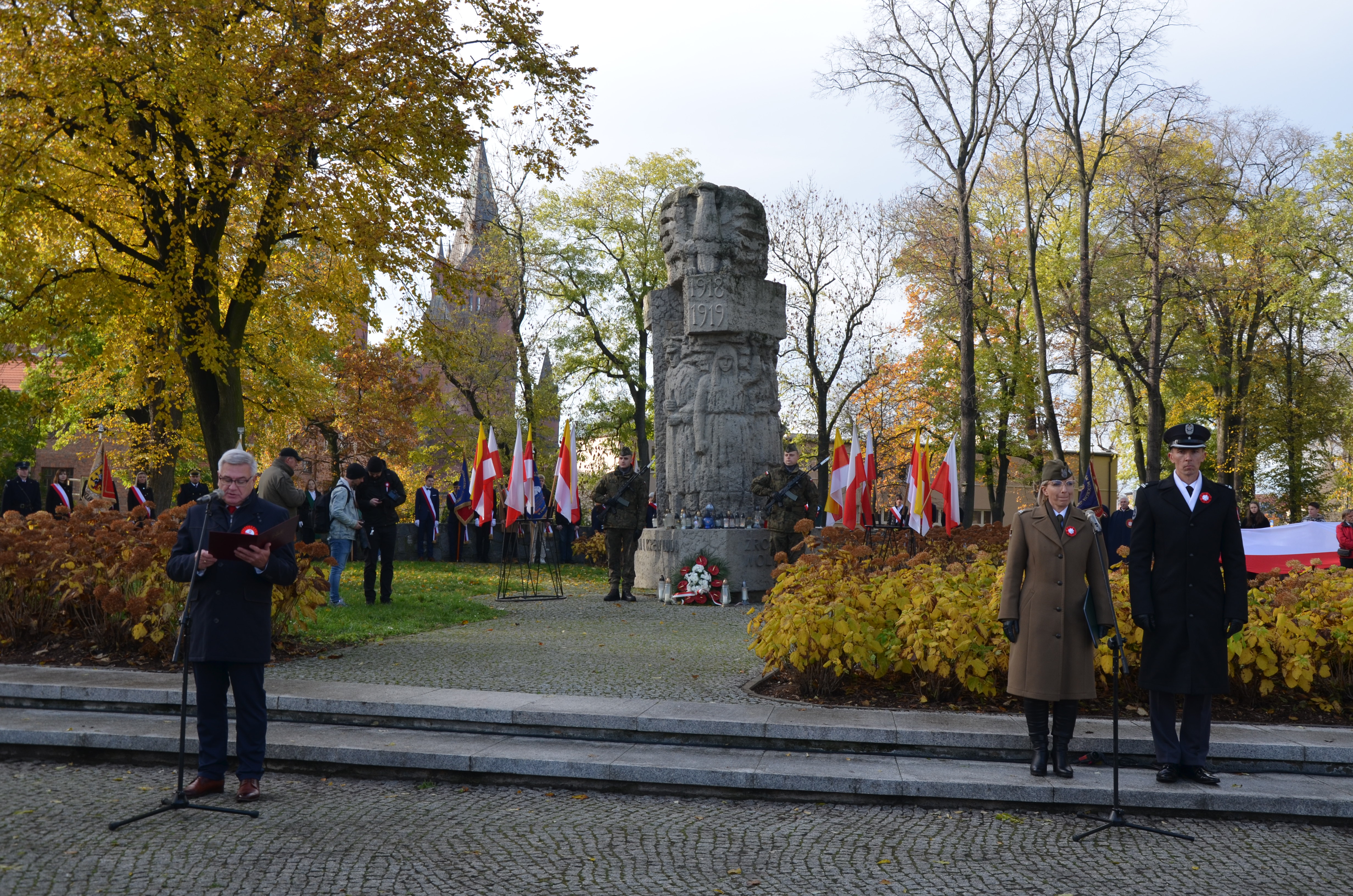 11 listopada Inowrocław- Wiec patriotyczny pod pomnikiem Powstańców Wielkopolskich