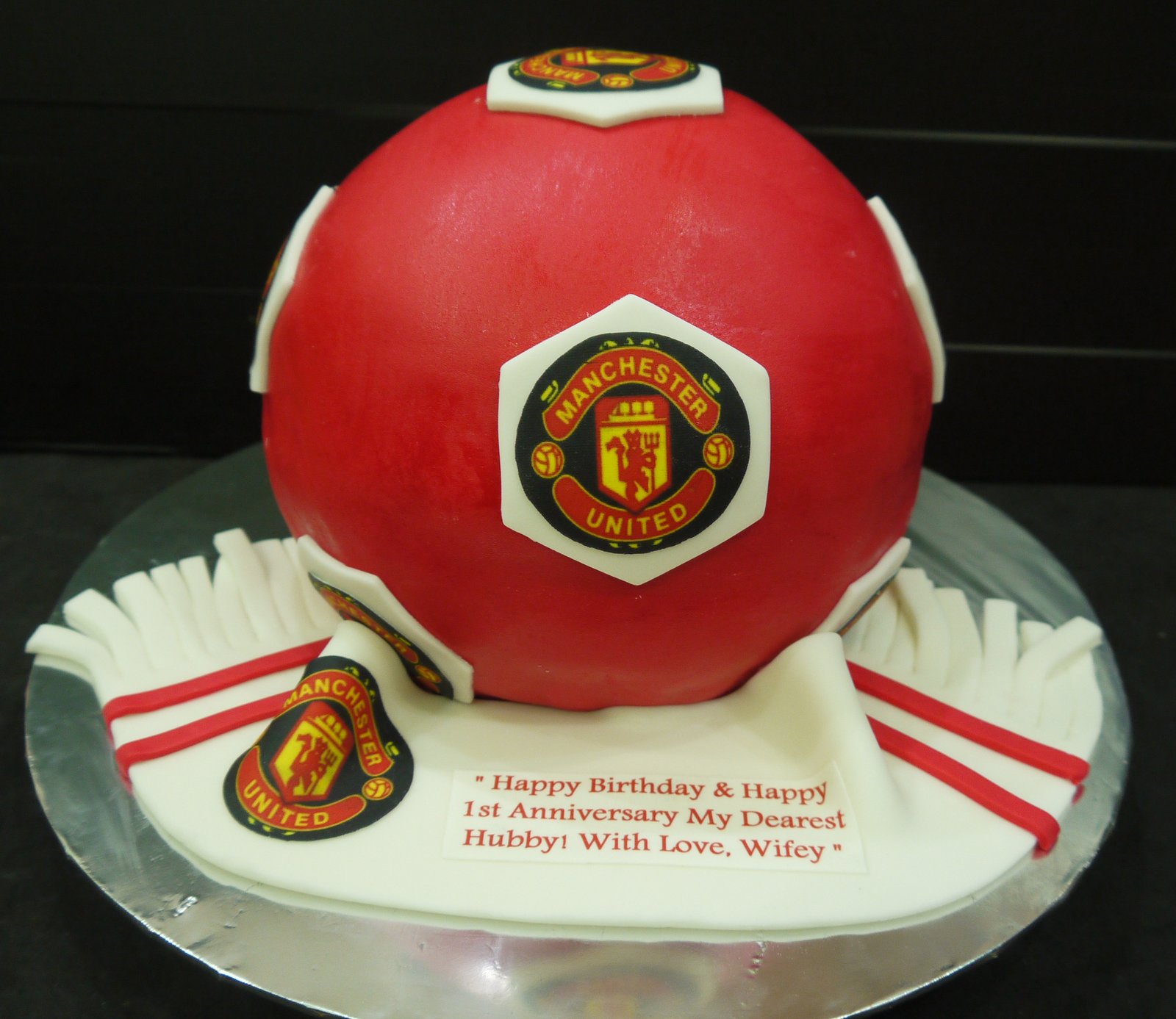 Cupcake Divinity Man U Football Cake