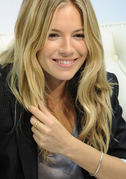 sienna miller short hair 2010. sienna miller short hair 2010.