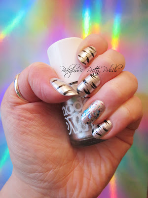 white_tiger_and_glitter_nail_art