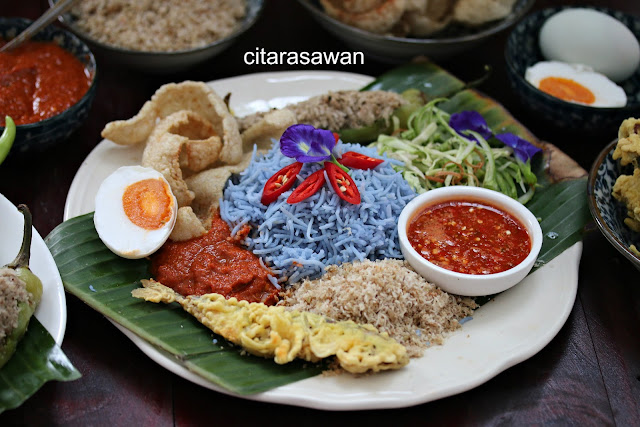 Nasi Kerabu, Sambal Tumis, Sambal Lada dan Sambal Ikan 