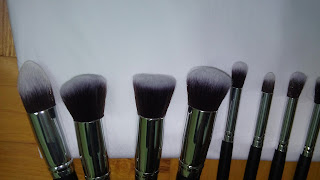 www.wholesalebuying.com/product/new-8-pcs-professional-makeup-set-pro-kits-brushes-makeup-cosmetics-brush-tool-967?utm_source=blog&utm_medium=cpc&utm_campaign=ZQY05