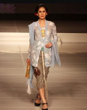 Kebaya Adjie Notonegoro fashion Week