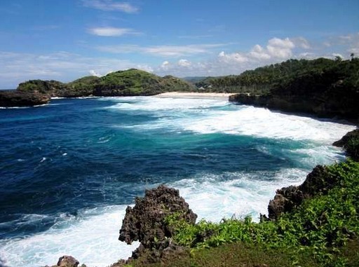 Pesona Keindahan Wisata Pantai Srau Di Pacitan Ihategreenjello