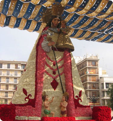 Valencia en Fallas-Ofrenda a la Virgen