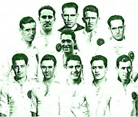 REAL MADRID F. C. - Madrid, España - Temporada 1928-29 - Castro, Quesada, Urquizu, Prats, Esparza, J. M. Peña, Menéndez, Félix Pérez, Gual, Uribe y Del Campo - El REAL MADRID, entrenado por José Quirante Pineda, se clasifica 2º en la 1ª temporada de la Liga de 1ª División