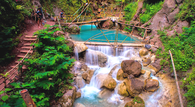  penuh tantangan dan butuh tenaga ekstra untuk hingga kesana Pesona Air Terjun Kedung Pedut yang Memiliki Dua Warna