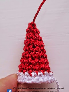 http://translate.googleusercontent.com/translate_c?depth=3&hl=es&rurl=translate.google.com&sl=en&tl=es&u=http://kandjdolls.blogspot.com.es/2014/11/tiny-christmas-hat-free-crochet-pattern.html&usg=ALkJrhhD8rkvz1Dp5-R363pg4BhHe_3eTw