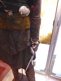 Assassins Creed Maria gauntlet detail