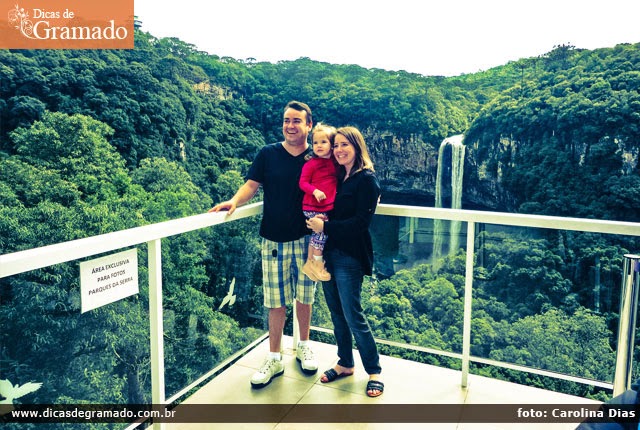 A família reunida na linda paisagem do Parque do Caracol.