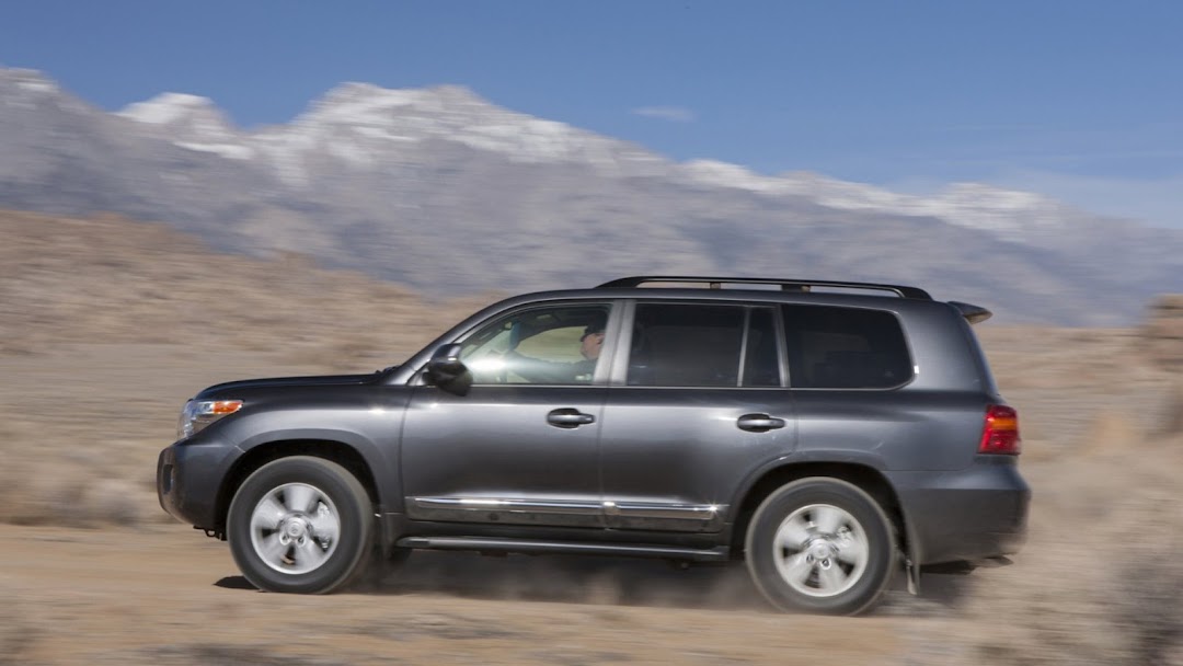 2013 Toyota Land Cruiser HD Wallpaper 4