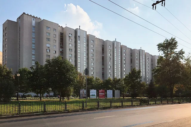 Зелёный проспект, жилой дом – построен в 1985 году | Zeleny prospect, residential building – built in 1985