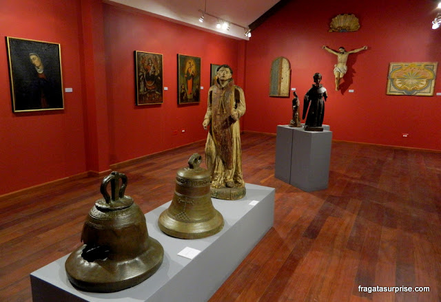 Arte sacra colonial no Museu da Plaza Mayor, no sítio arqueológico de Panamá Viejo