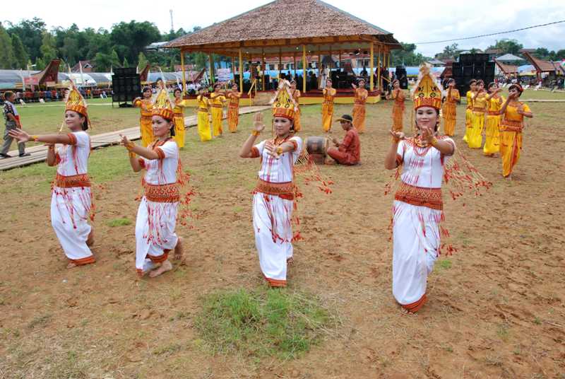 Tarian Toraja  ErsianaPuspitarae