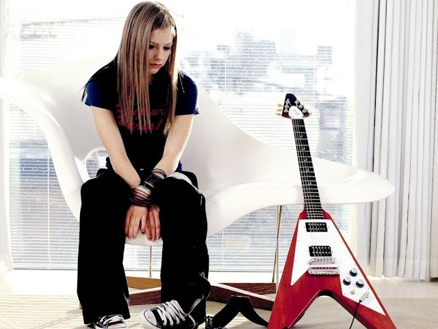 Avril Lavigne Hot Pictures