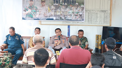 Kompak, TNI-POLRI Di Bulukumba Gelar Jum'at Curhat Bersama Warga Leppe'e 