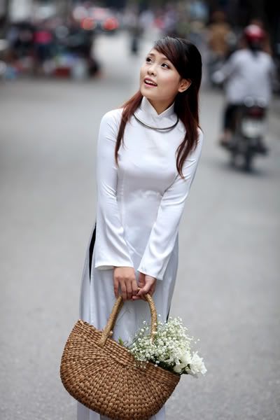 Vietnam-beautiful-girl-in-ao-dai