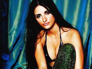 Free wallpapers without watermarks of Penelope Cruz at Fullwalls.blogspot.com