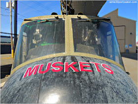 Helicóptero  UH-1 en el Battleship Cove