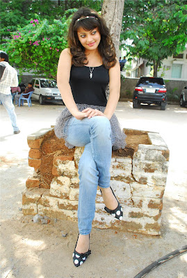 Actress Sneha Ullal Latest HQ Photos Gallery