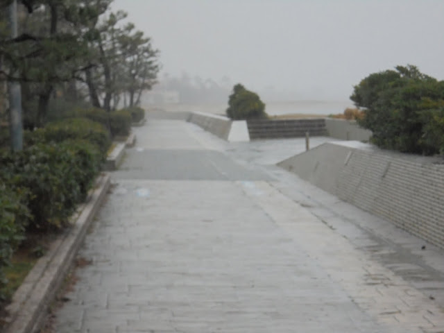 雨降りの皆生温泉の海岸通り