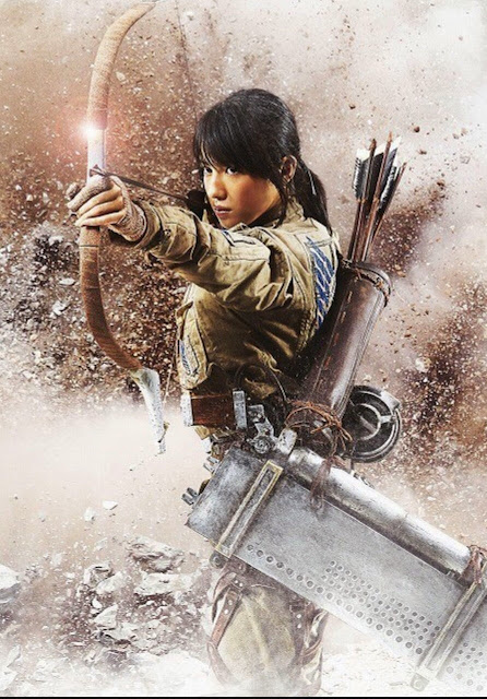 Plakat z filmu Attack on Titan na którym jest Nanami Sakuraba jako Sasha Braus