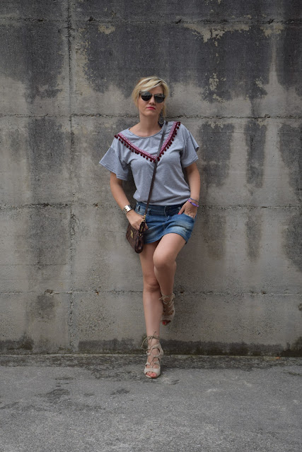 denim skirt outfit how to wear denim skirt mariafelicia magno fashion blogger color block by felym fashion bloggers italy italian fashion bloggers july outfits summer outfits