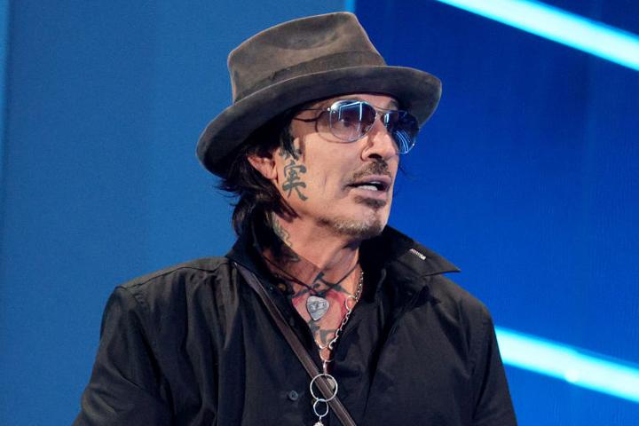 Tommy Lee posts and deletes fully nude photo on Instagram