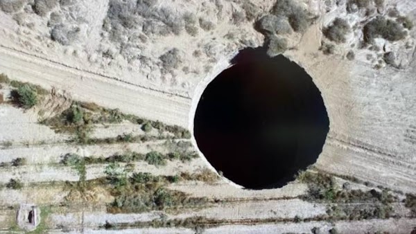 ALERTA:  Un agujero gigante se abre en la tierra en el norte de Chile, se teme el fin del mundo