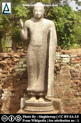 Velgam Vehera standing Buddha