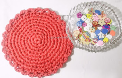 https://rajiscrafthobby.blogspot.com/2019/05/tshirt-yarn-tablemat-placemat-coaster-doily-round.html