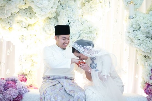 5 gambar nikah Marsha Milan Londoh dan suami Mohamed Shaiful Nizam, foto majlis akad nikah Marsha Milan, gambar suami Marsha, majlis resepsi Marsha Milan, Marsha Milan peluk agama Islam