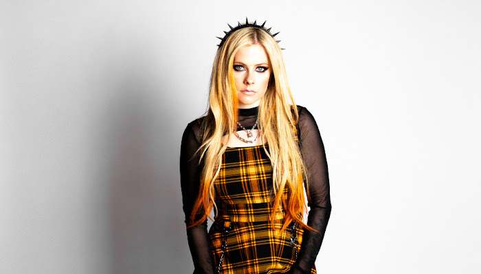 Avril Lavigne lanzó una línea de ropa punk con Killstar justo a tiempo para Halloween