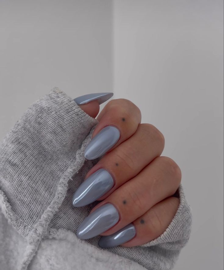 Best metallic nails for January 2024