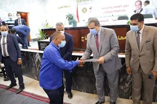 وزير القوي العاملة ومحافظ سوهاج يسلمان 60 عقد عمل لذوي الهمم والعزيمة