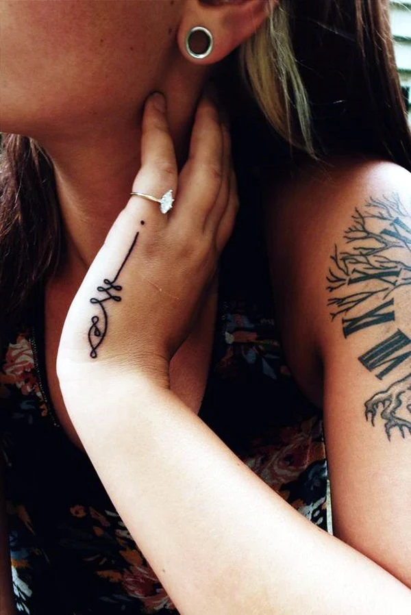 Tatuajes de unalome para la armonía y el equilibrio interior
