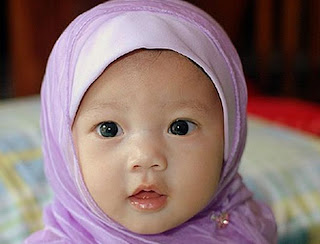 10 Foto Lucu dan Imut Anak Kecil Saat Memakai Jilbab