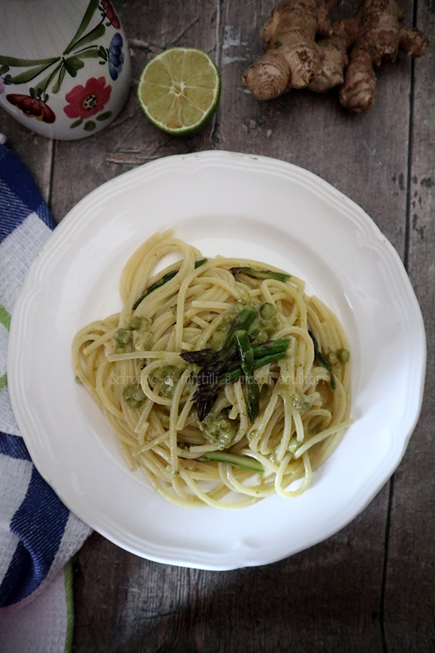 Spaghettoni quadrati con asparagi, gorgonzola, zenzero e lime