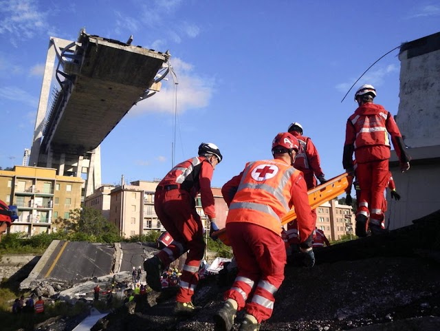 Συνεχίζουν οι έρευνες της ιταλικής πυροσβεστικής στα συντρίμμια της οδογέφυρας στη Γένοβα. 41 οι ΝΕΚΡΟΙ!