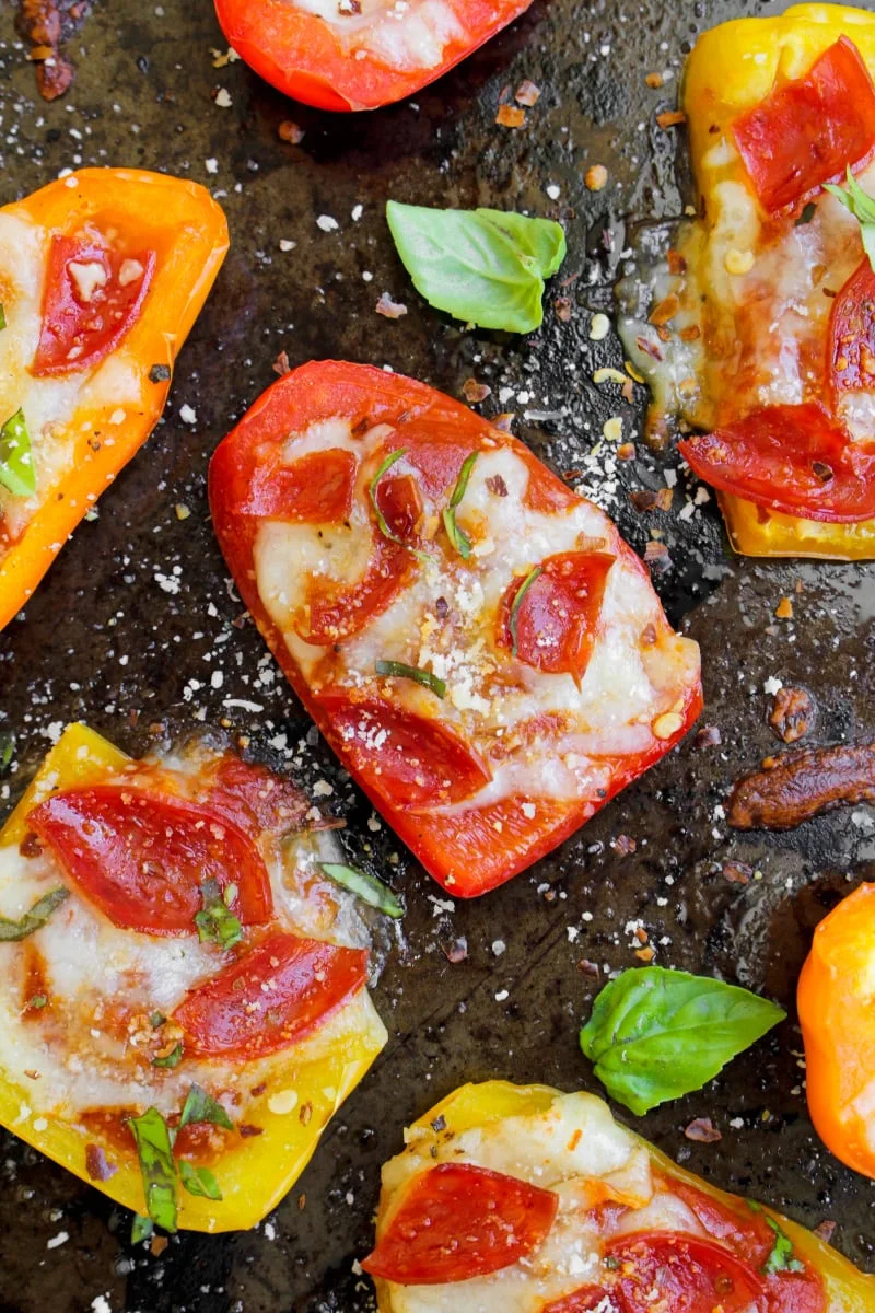 With a bell pepper "crust" and lean turkey pepperoni on top, these Bell Pepper Pizza Bites are a delicious, healthy, low carb way to get your pizza fix! #pizza #lowcarb #appetizer