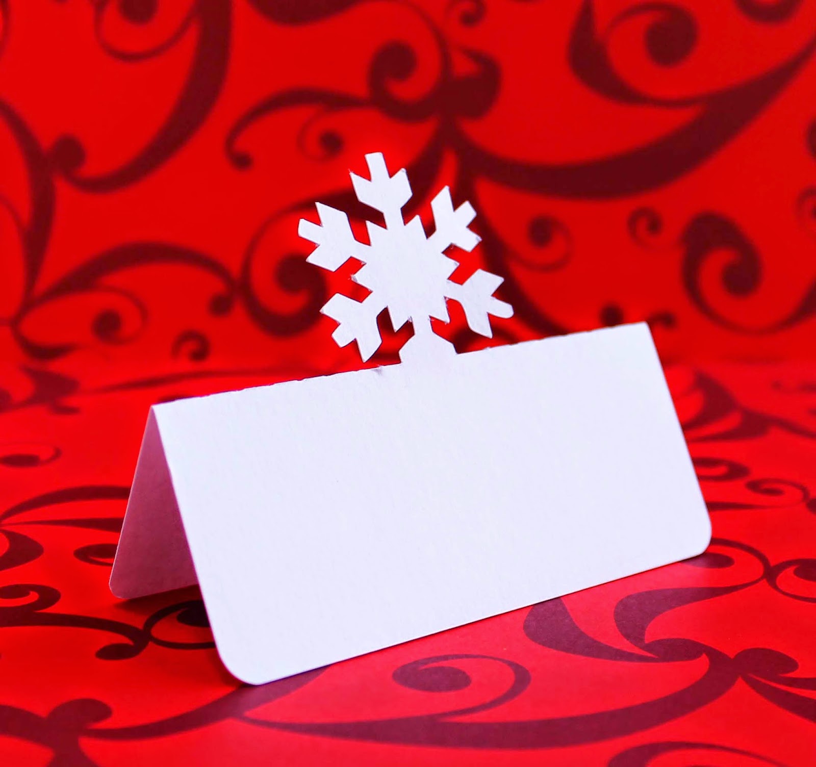 http://www.tiffzippy.com/snowflake-place-cards/