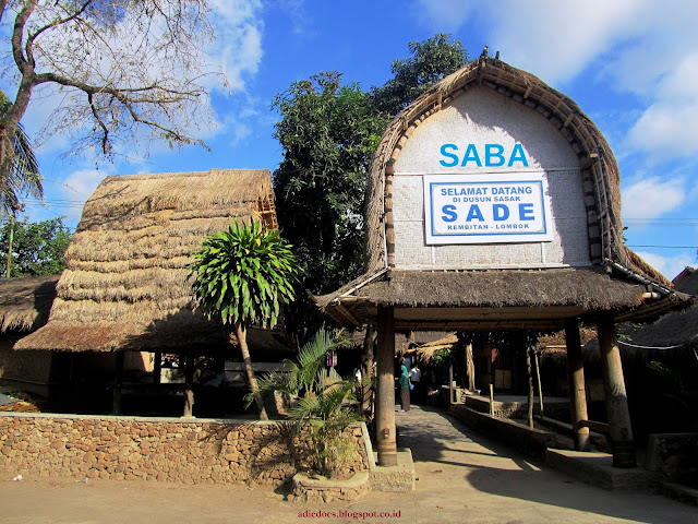Hasil gambar untuk gambar Sukerare Desa pusat pengrajin tenunan tangan & ikat khas Lombok