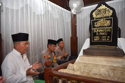 Kapolres Gresik Ziarah ke Makam Tokoh Penyebar Islam: Menghormati dan Mengenang Jasa Leluhur